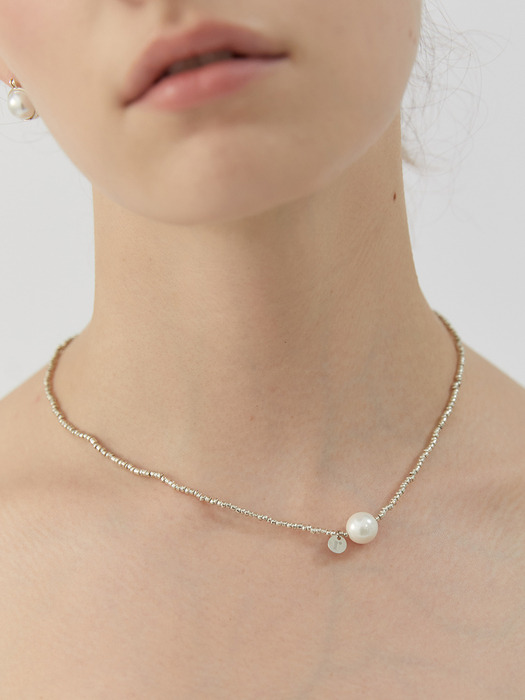 big pearl point necklace