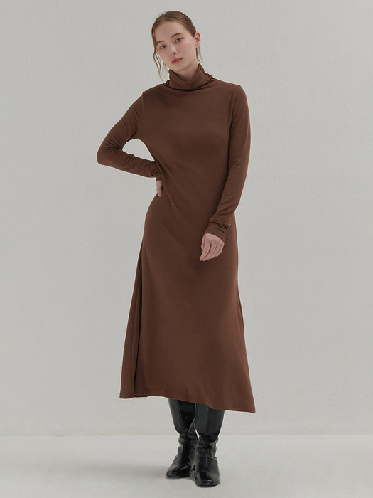 TURTLENECK LONG LAYERED ONE-PIECE BROWN