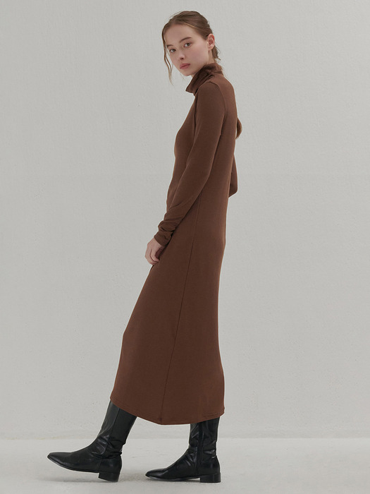 TURTLENECK LONG LAYERED ONE-PIECE BROWN