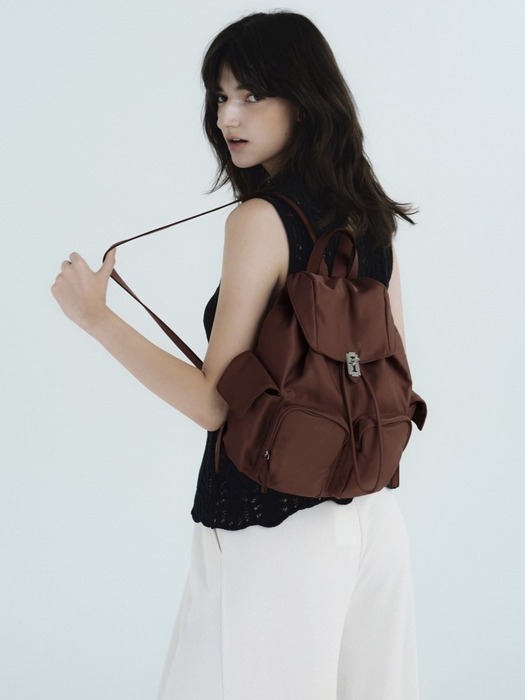 Hey Double Pocket Backpack M (헤이 더블 포켓 백팩 미듐) Choco Brown