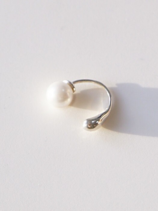 Pearl bone earring - silver