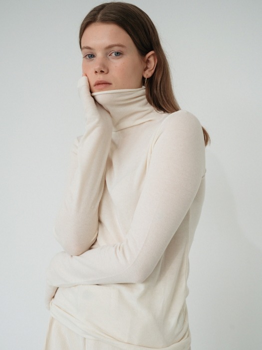 wool cutting turtle-neck tee (ivory)