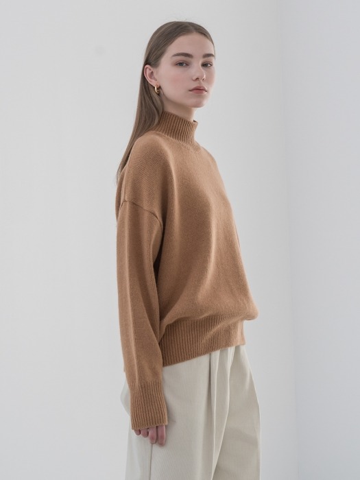 Wool drop shoulder turtle neck sweater in caramel brown