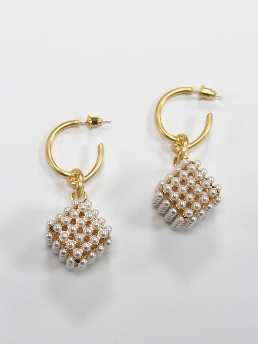 Pearl cube `````drop````` earring