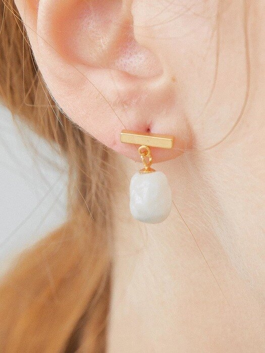 Square bar ceramic earring_Gold square(White)