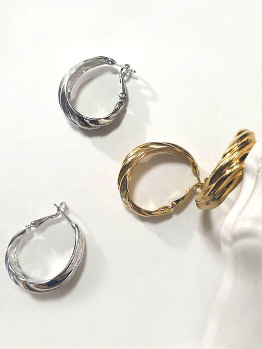 Vintage Madeleine Antique Bold Ring Earring