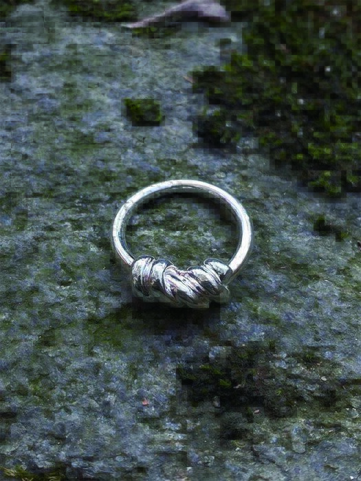 Tangle knot ring