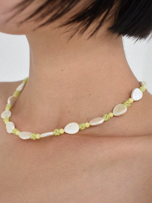 Lemon Olive Pearl Necklace (Olive)