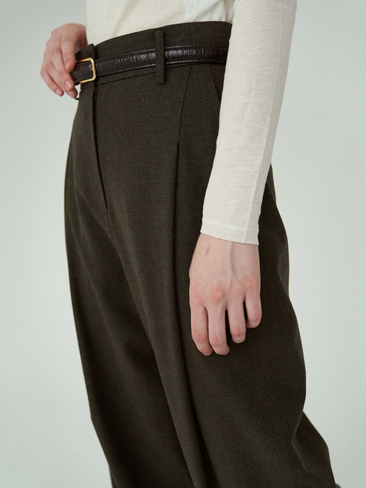 wool curved tuck pants (khaki)