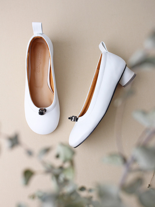 Ngela round toe stopper low pumps_white
