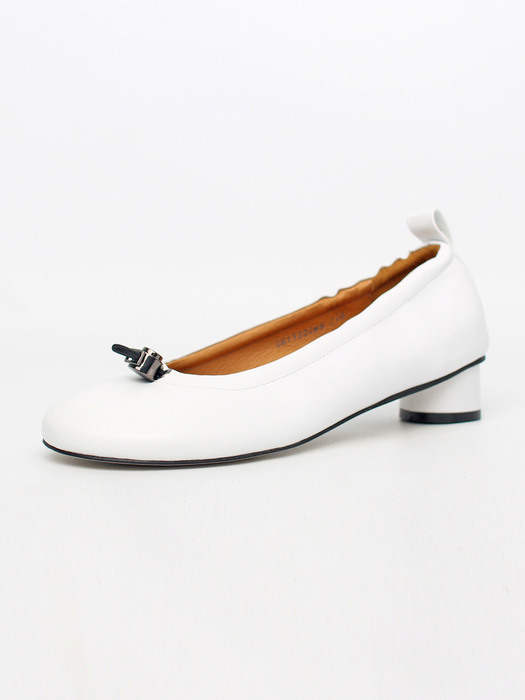 Ngela round toe stopper low pumps_white