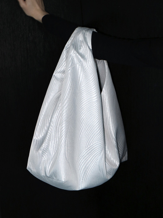 Draped Shoulder Bag _ Wave Pattern [Silver]