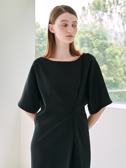 Side Tuck Dress -Black