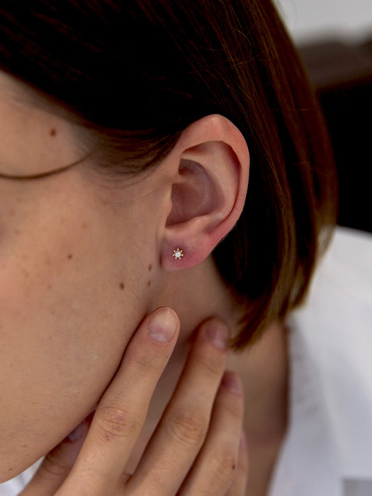 10k 14k Mini pearl stud earrings