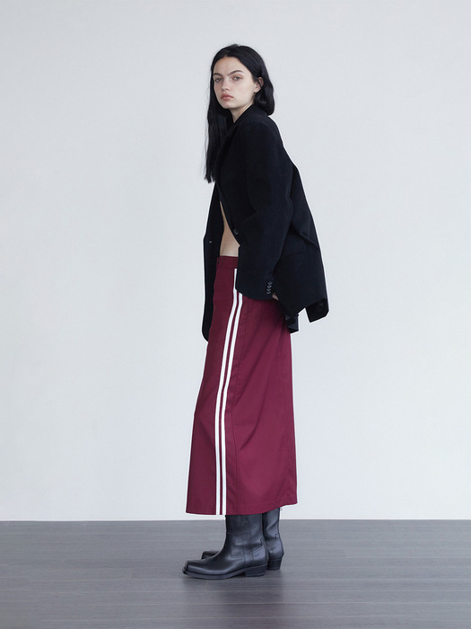 Two-line long skirt - burgundy