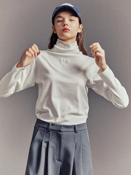 LOOSE TURTLE NECK TOP/IVORY