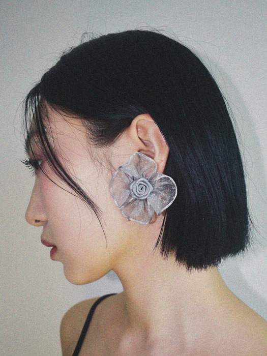 AMONG ROSE EARRING (GREY)