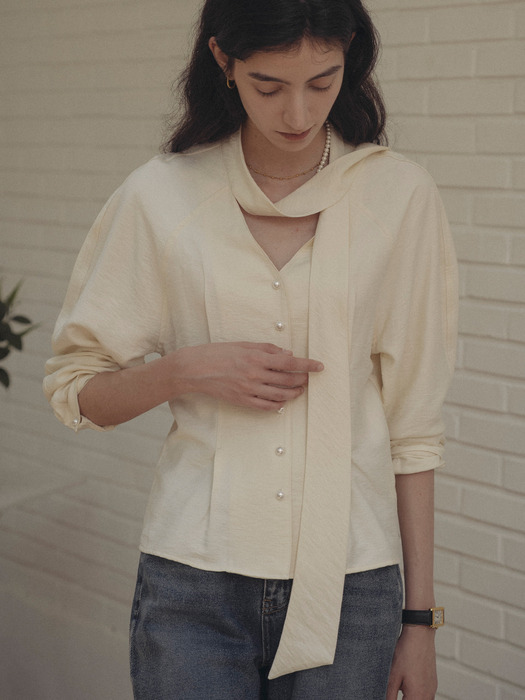 Tied collar pearl button flare blouse_Butter