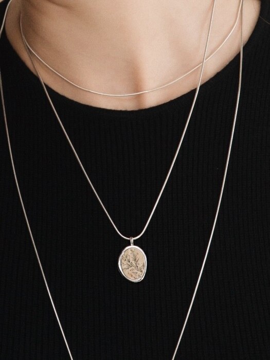 dendrite pebble necklace