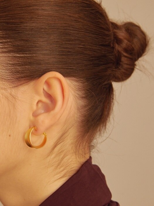 Bold Mat Curve Ring Earrings