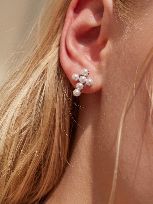 Unbalance Pearl Cross Earring