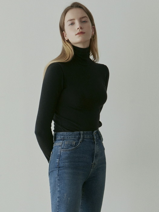 SOFT SLIM TURTLENECK TEE_BLACK