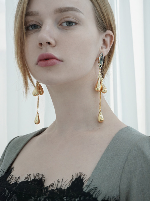 Chandelier gold earrings