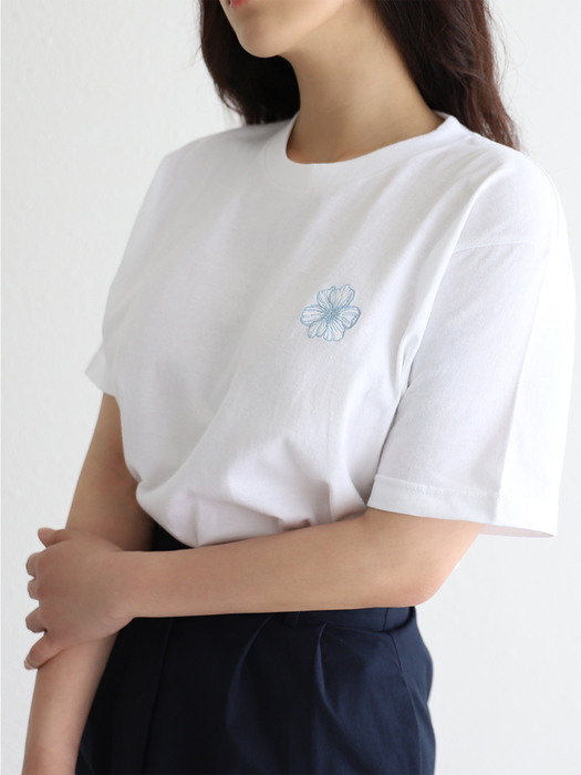 플라워 자수 여성 코튼 반팔 라운드 티셔츠 4 컬러 (Flower embroidered cotton T-SHIRT 4 color)