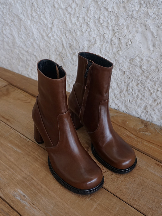 RUNE ankle boots