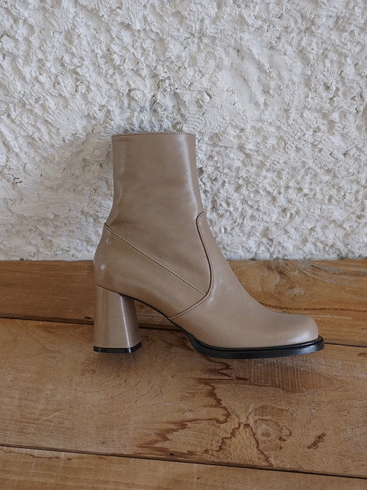 RUNE ankle boots