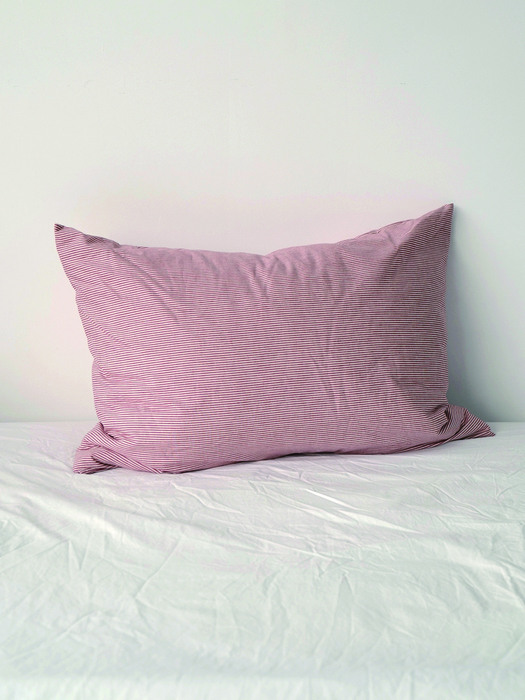 Red stirpe pillow cover