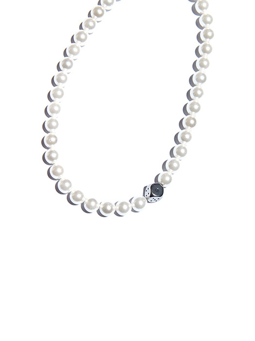 ONE DICE PEARL NECKLACE #67