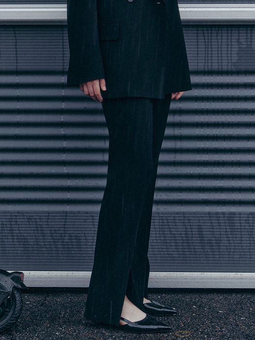 [Drama Signature] Front-Slit Slim Trousers
