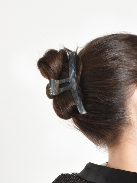 TP001 Navy marble hair clip
