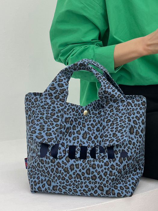 Small tote bag . Leopard  skyblue