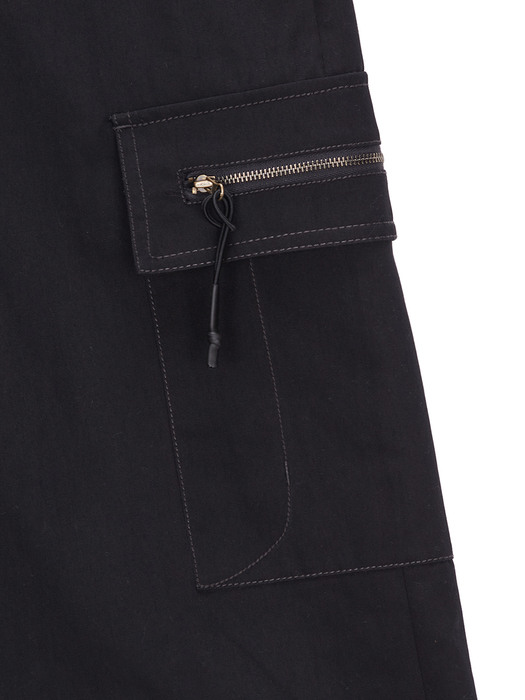 COTTON CARGO CAPRI PANTS IN BLACK