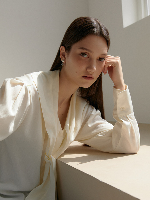 SIA Scarf Tie Collar Blouse_Ivory