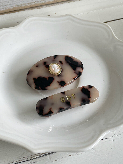 oar Classic Cameo Point Hair Barrette [BeigeLeopard]