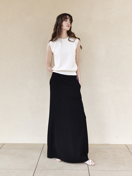 Slit Point Maxi Skirt Black