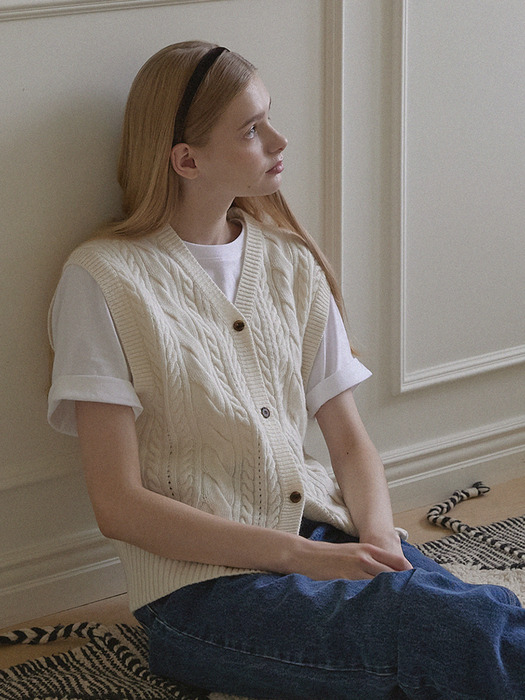 Wool Cable Knit Vest - Ivory