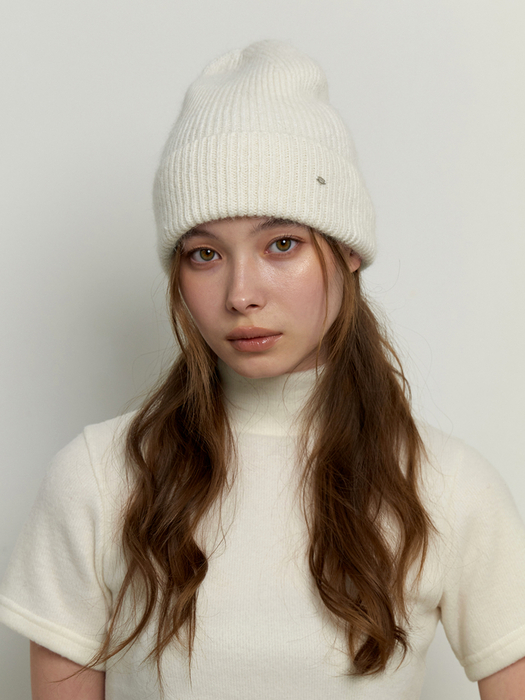 kinda angora beanie - white