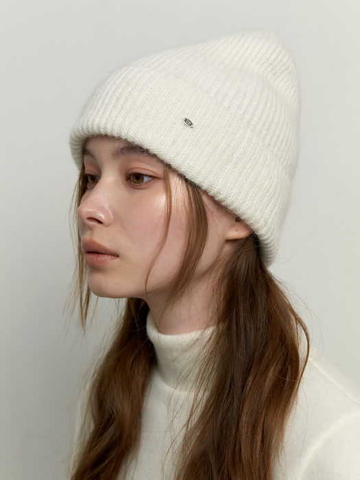 kinda angora beanie - white