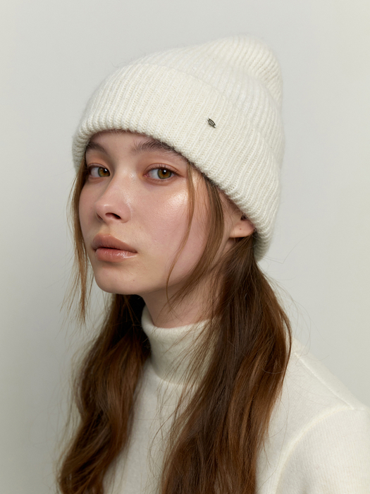 kinda angora beanie - white