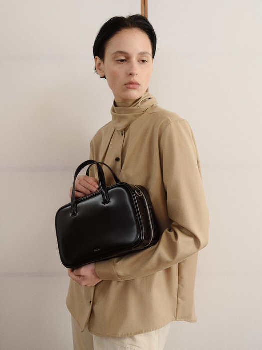 Medium Tin square tote bag Glossy black