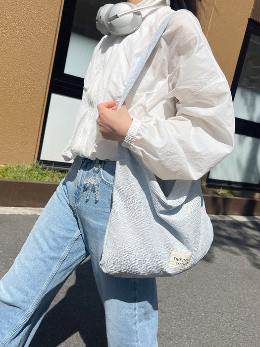 이고백(IGO BAG)_Wrinkle Large Hobo Bag_Sky