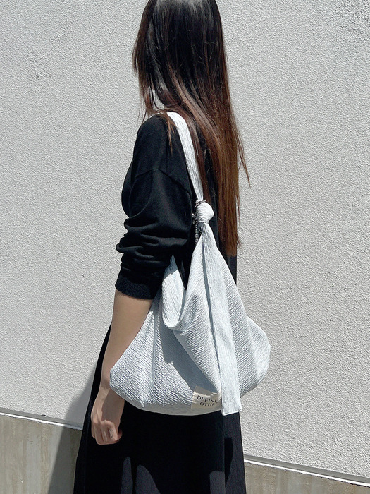 이고백(IGO BAG)_Wrinkle Large Hobo Bag_Sky