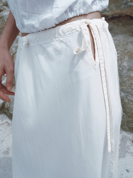 Via Olivia strap long skirt (Ivory)