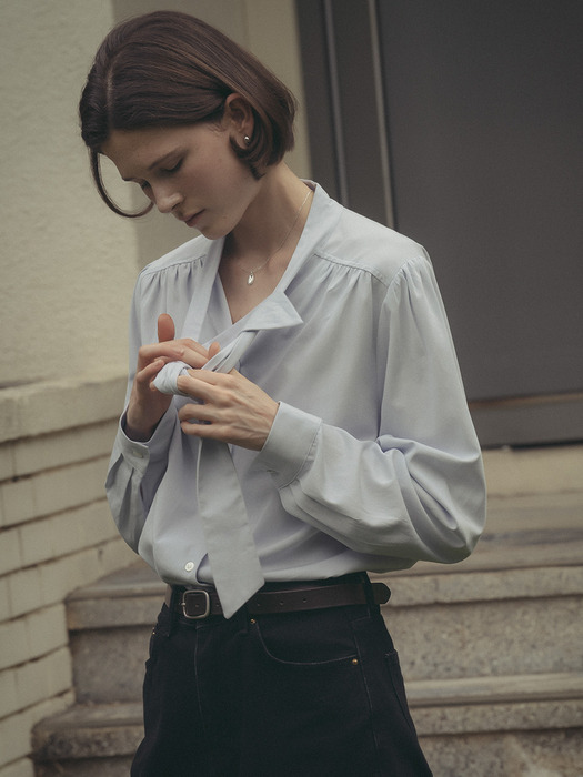 Emma shirring scarf shirt_Sky blue