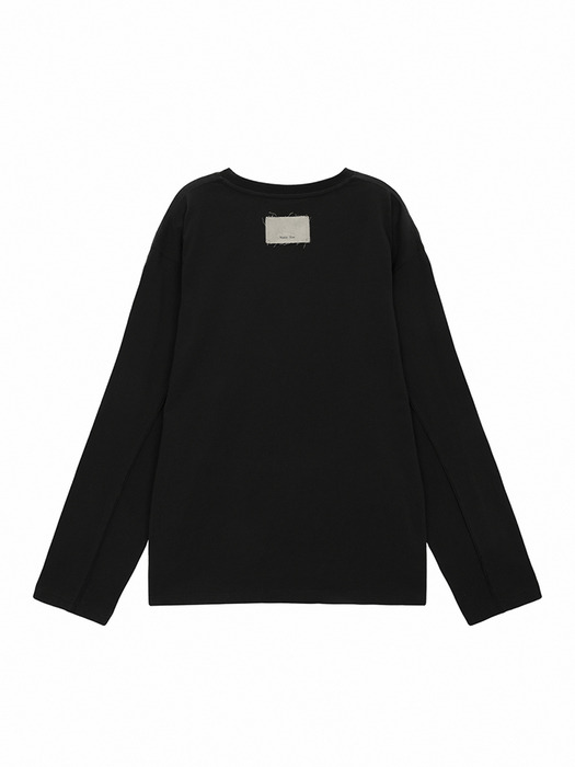 DIAGONAL OVERFIT LONG SLEEVE TOP IN BLACK