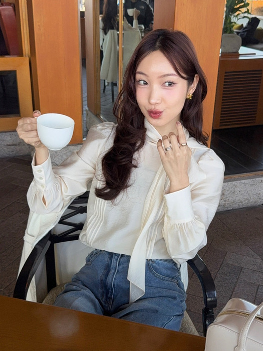 Tie-collar Pintuck Blouse_2color